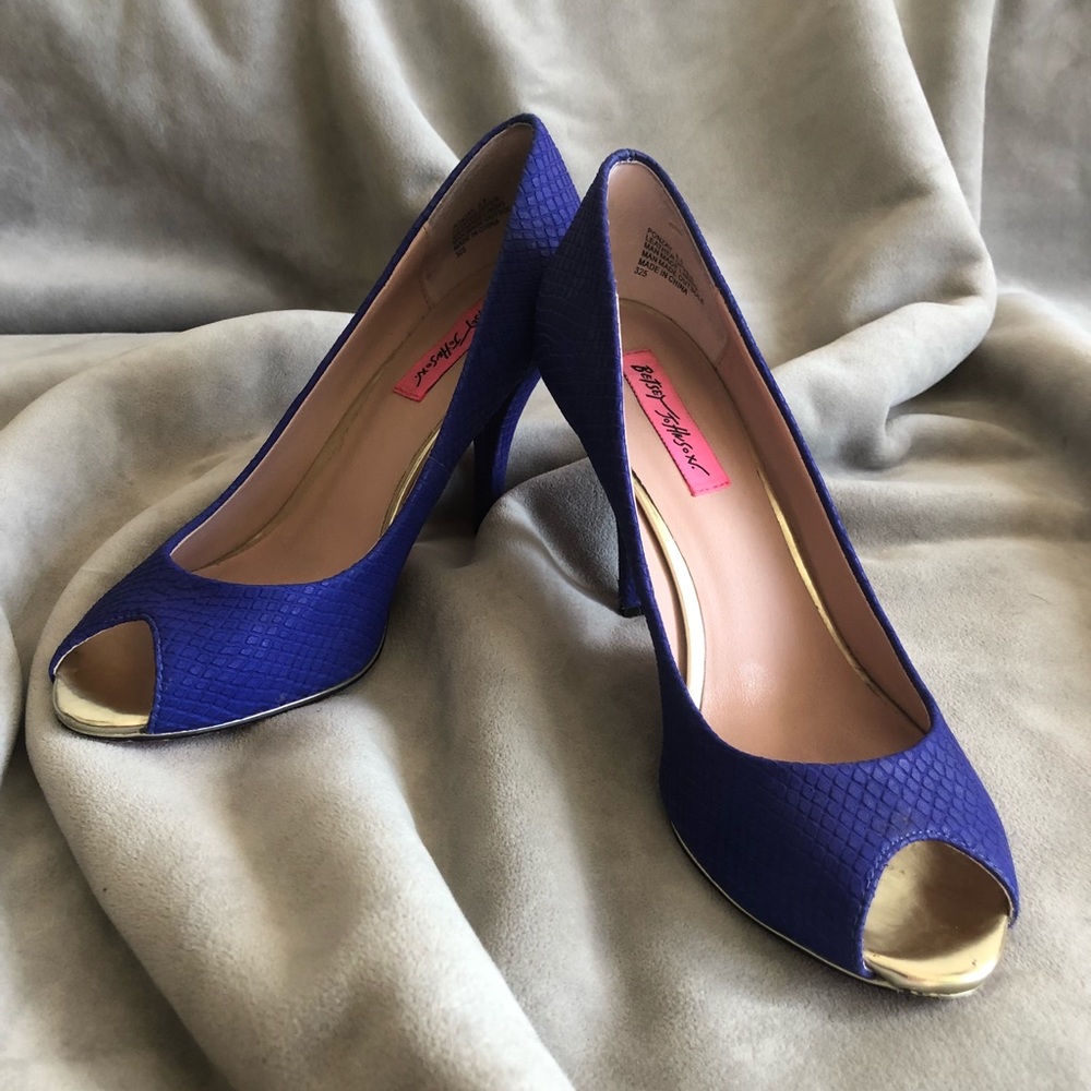 8.5 blue peep toe